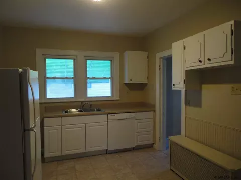 336 12th St, Schenectady, NY 12306 photo 4