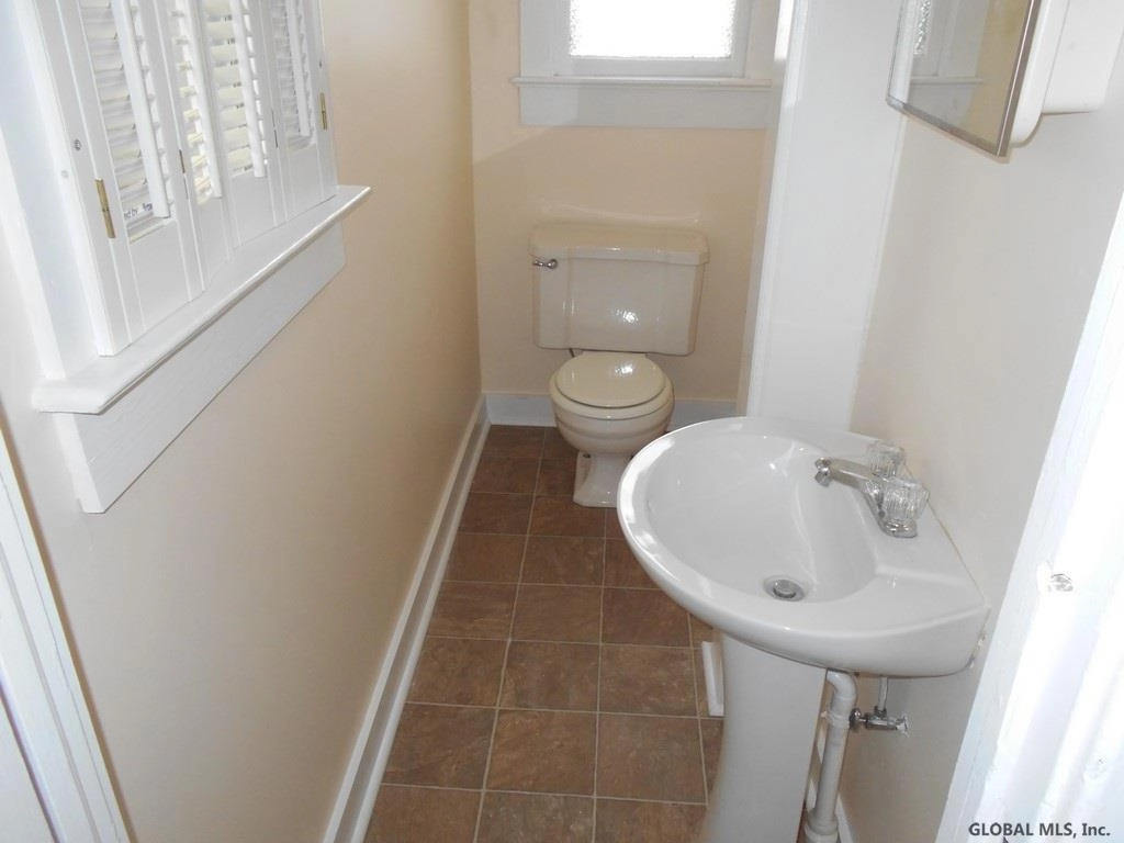 2152 Van Vranken Ave, Schenectady, NY 12308 photo 2