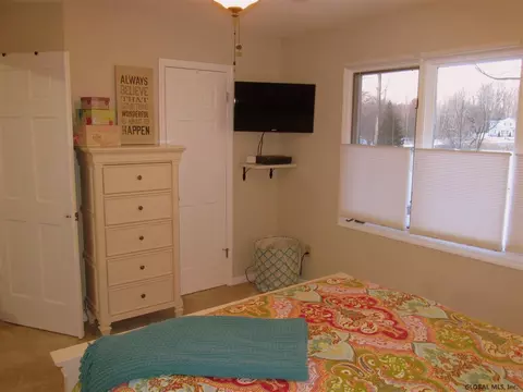 20 Captains Blvd, Waterford, NY 12188 photo 14