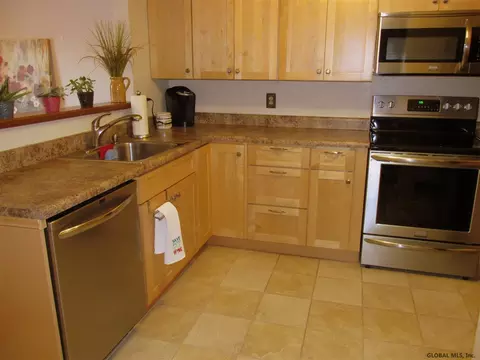 20 Captains Blvd, Waterford, NY 12188 photo 10