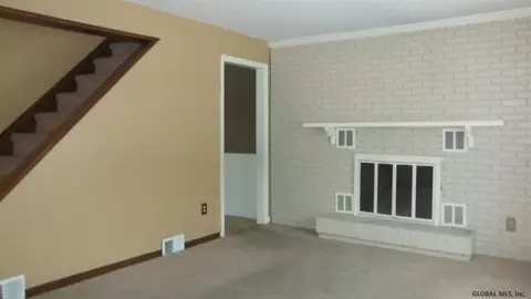 371 12th St, Schenectady, NY 12306 photo 3
