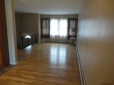 166 Ray Ave, Schenectady, NY 12304 photo 4