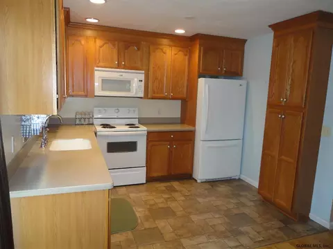 166 Ray Ave, Schenectady, NY 12304 photo 3