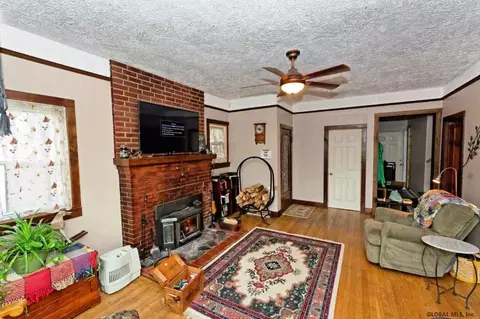 302 Rosa Rd, Schenectady, NY 12308 photo 3