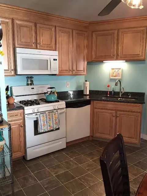 477 Bruno St, Schenectady, NY 12306 photo 3