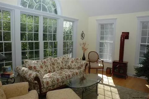 218 Bell Ct, Schenectady, NY 12303 photo 13