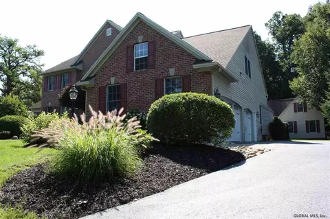 218 Bell Ct, Schenectady, NY 12303 photo 2