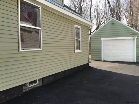 2914 Coniston Rd, Schenectady, NY 12304 photo 4