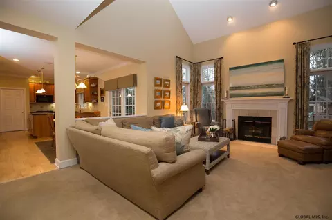 57 Duncan Phyfe Ln, Slingerlands, NY 12159 photo 9
