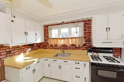 1904 Broad St, Schenectady, NY 12306 photo 5