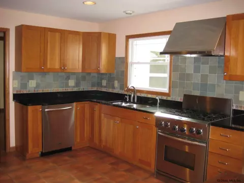 6 Graffunder Dr, Menands, NY 12204 photo 7
