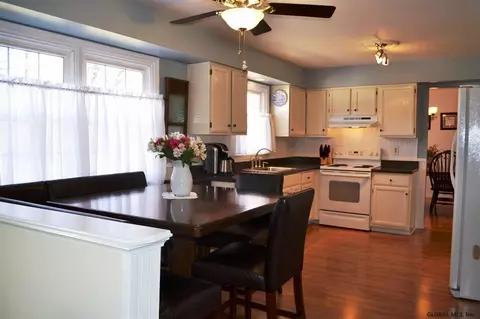 5368 Hickory Dr, Schenectady, NY 12303 photo 6