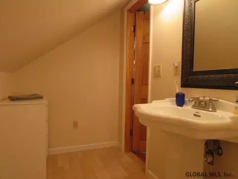 1022 Eugene Dr, Schenectady, NY 12303 photo 18