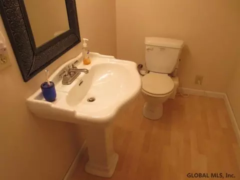 1022 Eugene Dr, Schenectady, NY 12303 photo 17
