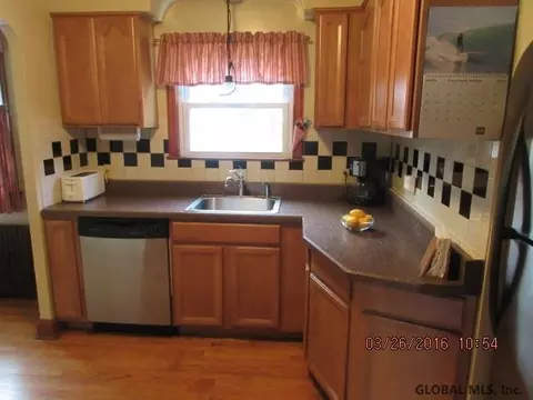 1022 Eugene Dr, Schenectady, NY 12303 photo 2