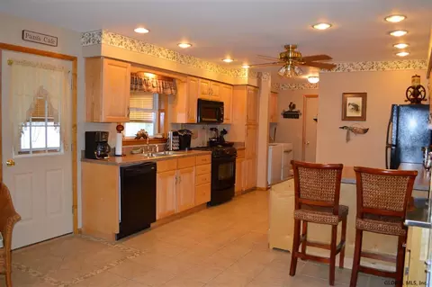 174 Lake Dr, Gloversville, NY 12078 photo 3