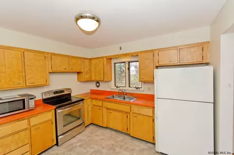 67 Carson Rd, Delmar, NY 12054 photo 8