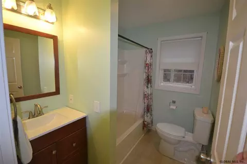 11 Albert Dr, Albany, NY 12203 photo 10