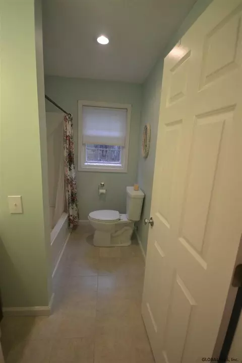 11 Albert Dr, Albany, NY 12203 photo 9