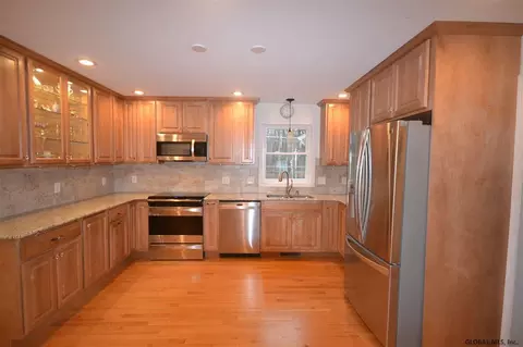 11 Albert Dr, Albany, NY 12203 photo 3