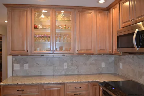 11 Albert Dr, Albany, NY 12203 photo 5