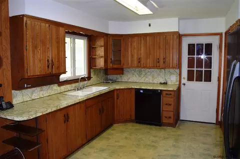 7 Walnut St, Corinth, NY 12822 photo 8