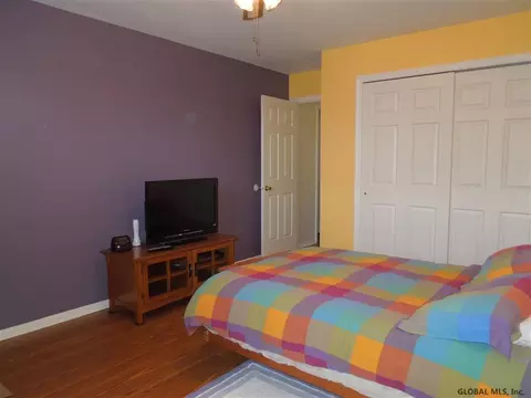 83 Marsdale Ct, Selkirk, NY 12158 photo 17