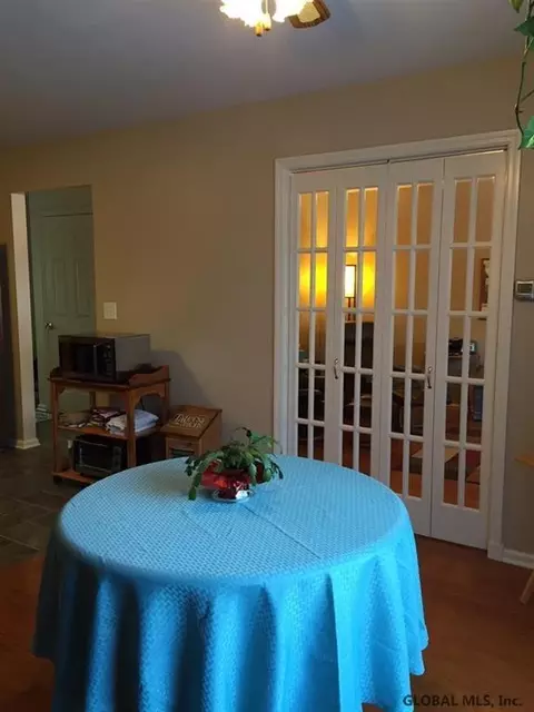 83 Marsdale Ct, Selkirk, NY 12158 photo 7