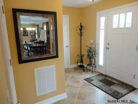 146 Paddock Cir, Schenectady, NY 12306 photo 9