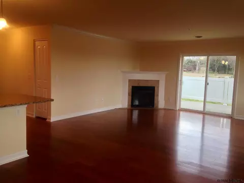 146 Paddock Cir, Schenectady, NY 12306 photo 3