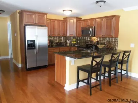 146 Paddock Cir, Schenectady, NY 12306 photo 7