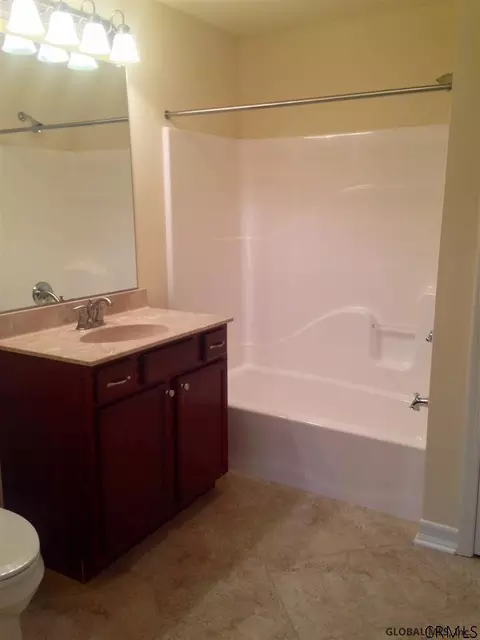 146 Paddock Cir, Schenectady, NY 12306 photo 6