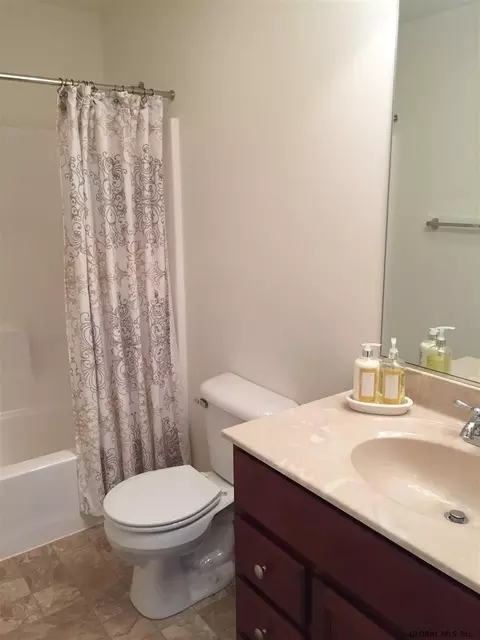 144 Paddock Cir, Schenectady, NY 12306 photo 8