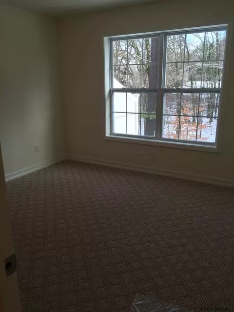 144 Paddock Cir, Schenectady, NY 12306 photo 13