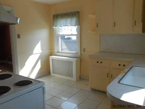 25 Marriott Ave, Schenectady, NY 12304 photo 5