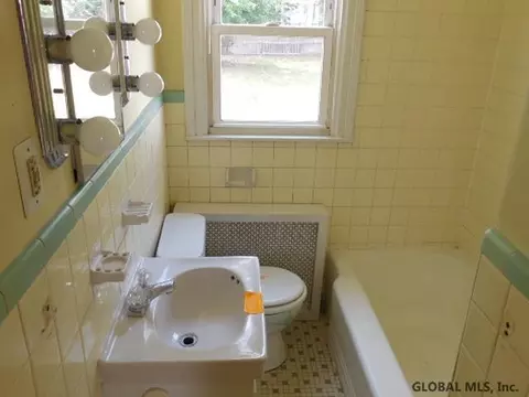 25 Marriott Ave, Schenectady, NY 12304 photo 8