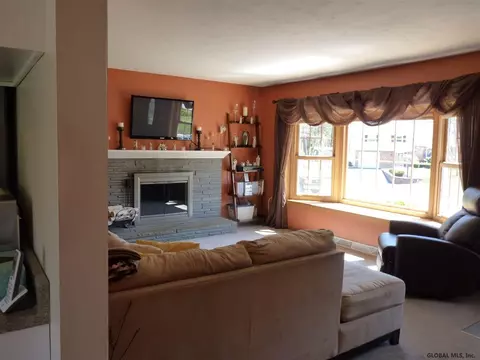 152 Juniper Dr, Ballston Spa, NY 12020 photo 4