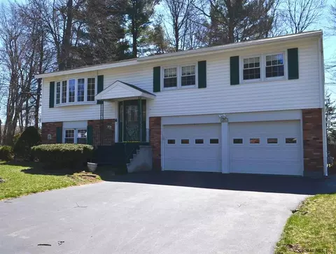8 Ormond Dr, Niskayuna, NY 12309 photo 1