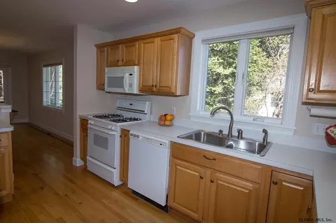 27 Pepper Ln, Saratoga Springs, NY 12866 photo 9