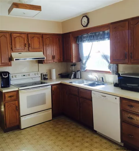102 Peyton Rd, Schenectady, NY 12303 photo 6