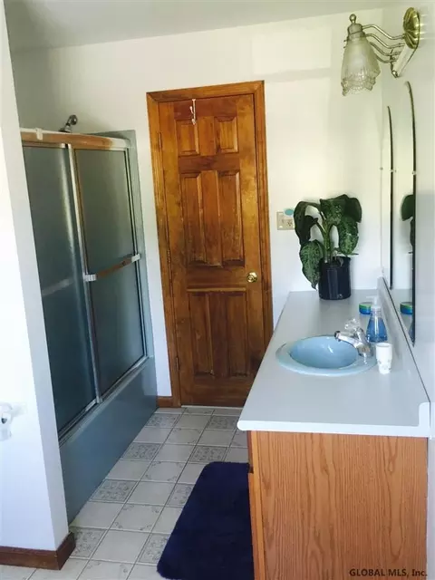 102 Peyton Rd, Schenectady, NY 12303 photo 17
