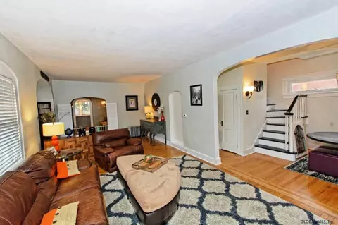 8 Desson Ave, Troy, NY 12180 photo 4