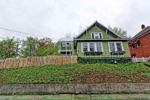 8 Desson Ave, Troy, NY 12180 photo 2