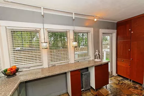 8 Desson Ave, Troy, NY 12180 photo 7