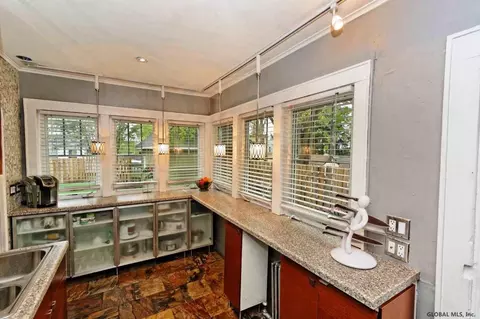 8 Desson Ave, Troy, NY 12180 photo 9