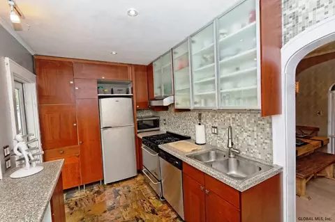 8 Desson Ave, Troy, NY 12180 photo 8