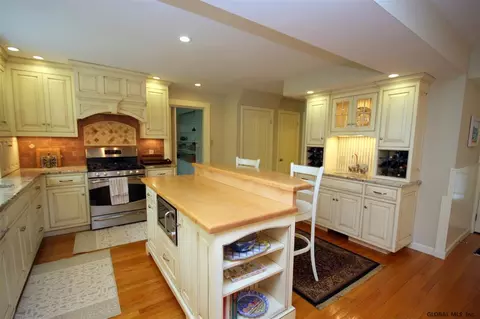 93 Winne Rd, Delmar, NY 12054 photo 8