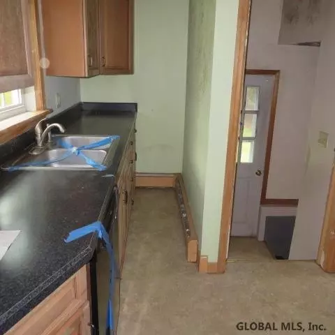 31 Winne Pl, Glenmont, NY 12077 photo 3