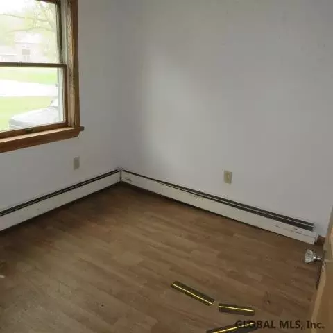 31 Winne Pl, Glenmont, NY 12077 photo 5