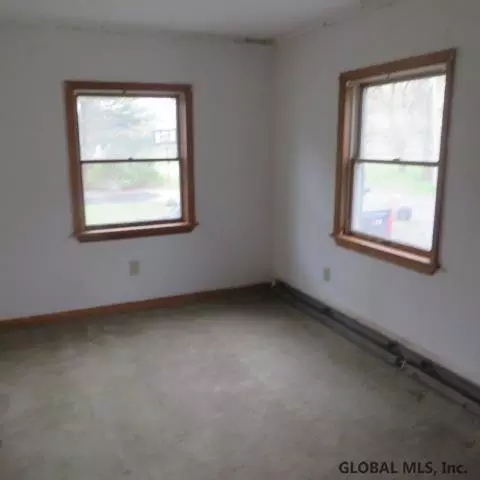 31 Winne Pl, Glenmont, NY 12077 photo 2